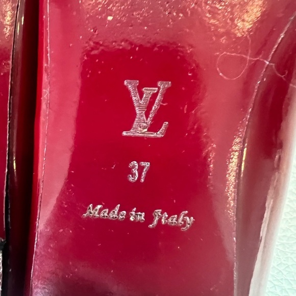 Louis Vuitton Red Patent Ballet Flats Round LV Embellished - Picture 7 of 10